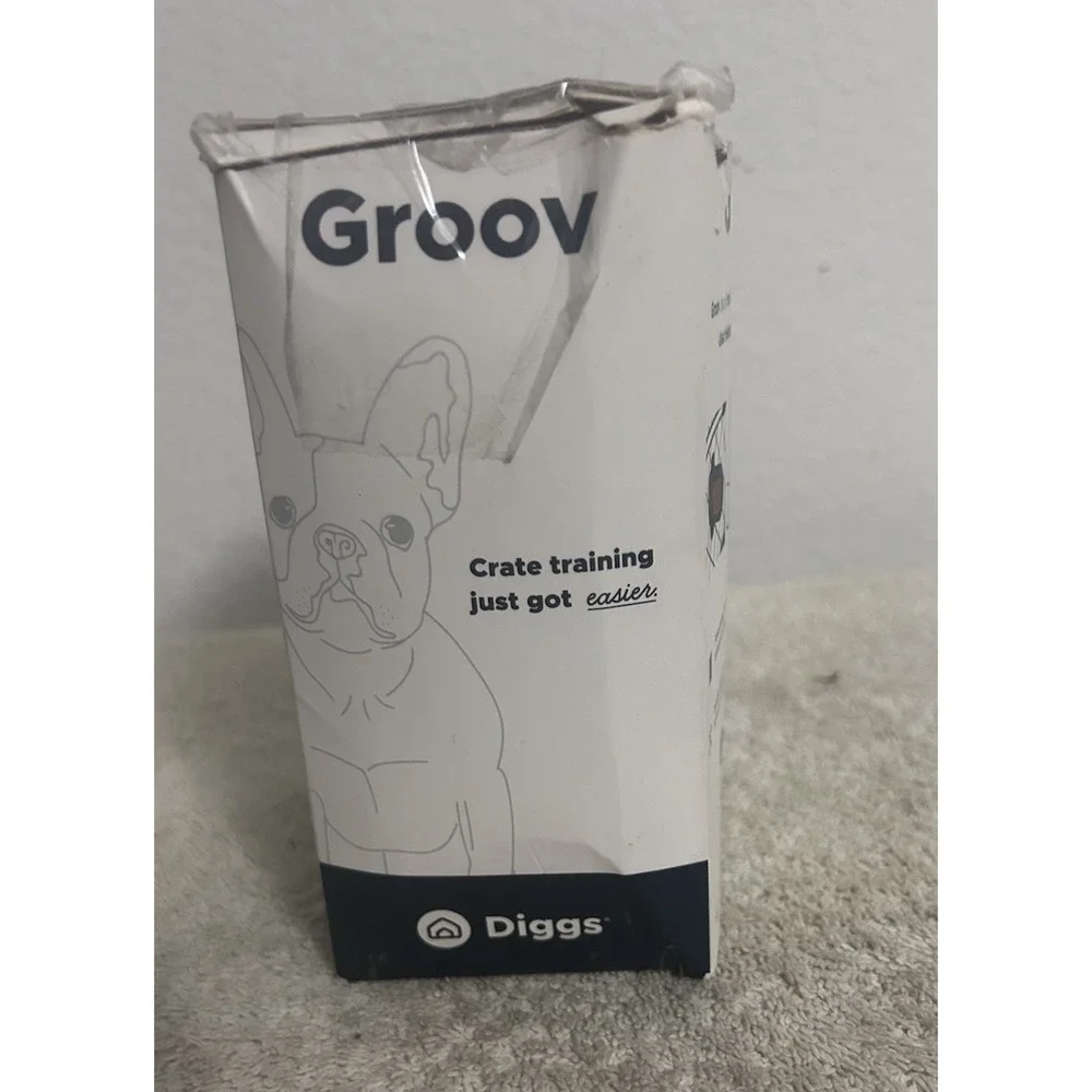 Diggs Groov Navy Ice Training Aid, Treat Dispensing Toy Dog Crate, 5.9